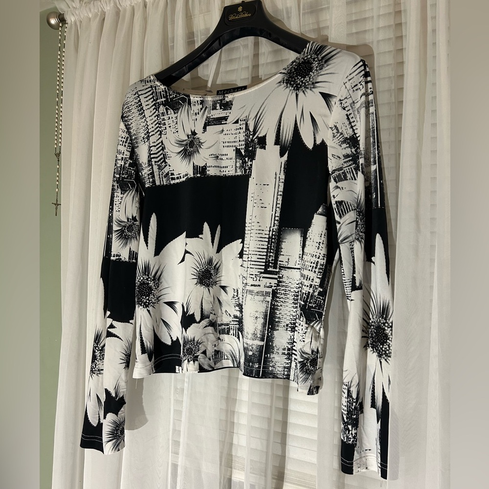 Mechant floral print shirt. Size L
